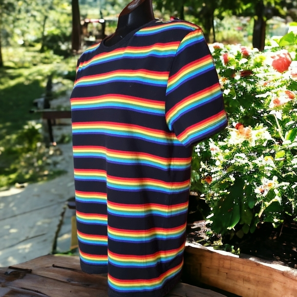 Divided by H&M Rainbow ๐ T-Shirt - Picture 3 of 7